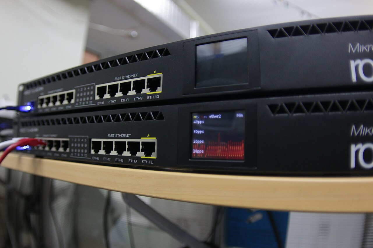 MikroTik rack-mountable network router RB2011UiAS-RM